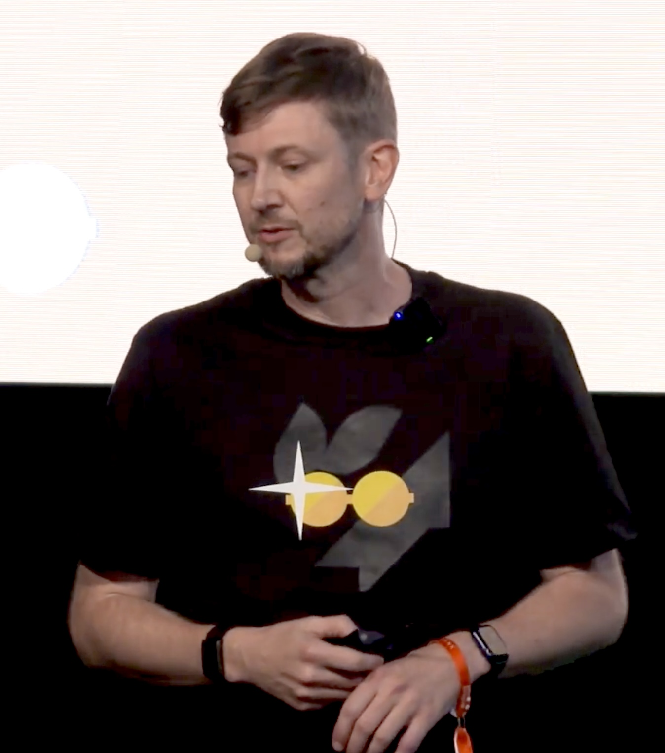 💛 Vstup + Tričko z limitované edice "Golden Glasses"